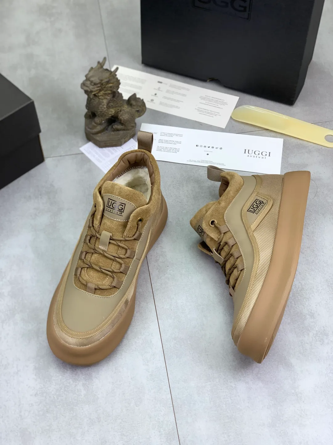 Men's shoes 💰P640 New arrival 🆕🆕🆕 New IUGGI men's shoes. Real cowhide on the outside. Australian wool on the inside. Lightweight and easy to put on. The brand logo has a high-end feel. Men's style! Men's style! Retro outdoor shoes are rarely seen on the market. They look great on the feet. Mainly because they are so stylish. Color: black, gray, maroon. Size: 39-44 999-20